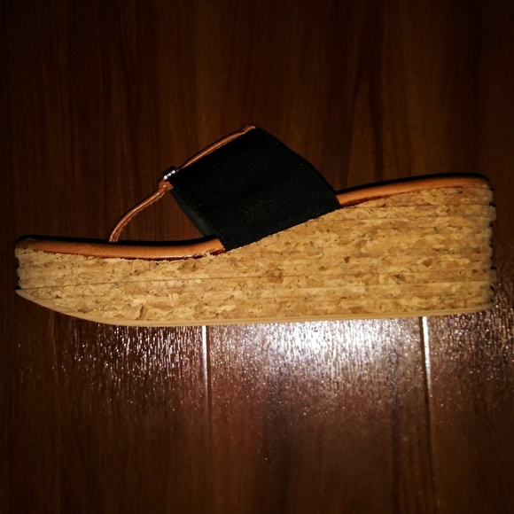 Andre Assous 'Noa' Slide Wedge - Picture 6 of 7